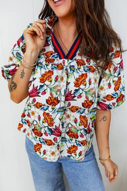 image-Multicolour Contrasted V Neckline Floral Puff Short Sleeve Blouse