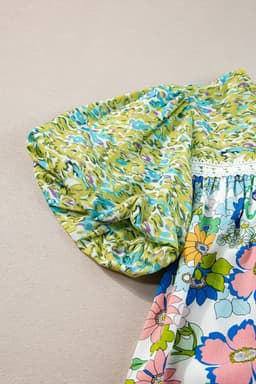 image-Green Bubble Sleeve Lace Trim Floral Blouse