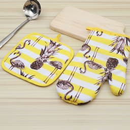 image-Creative Anti-hot Gloves Heat Proof Mat Microwave Oven Kitchen Gloves Placemat Two-piece Set