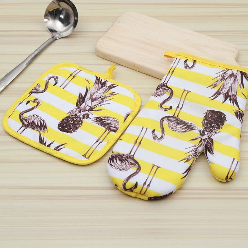 image-Creative Anti-hot Gloves Heat Proof Mat Microwave Oven Kitchen Gloves Placemat Two-piece Set