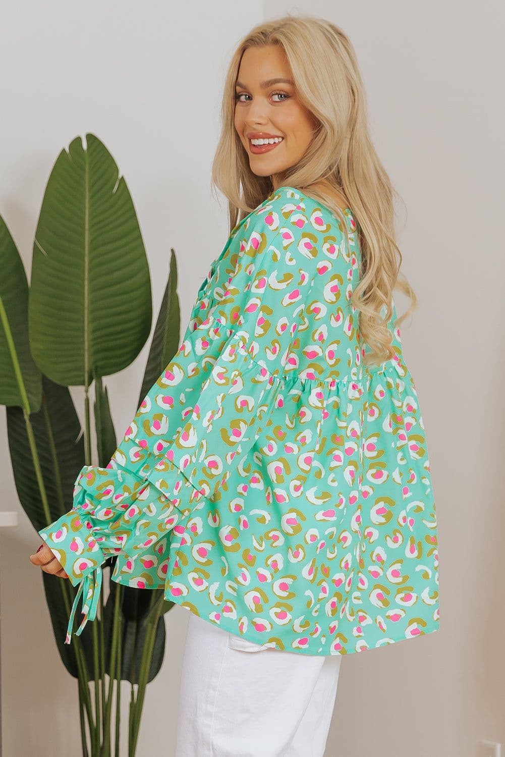 image-Green Abstract Lace-up Lantern Sleeve Babydoll Blouse