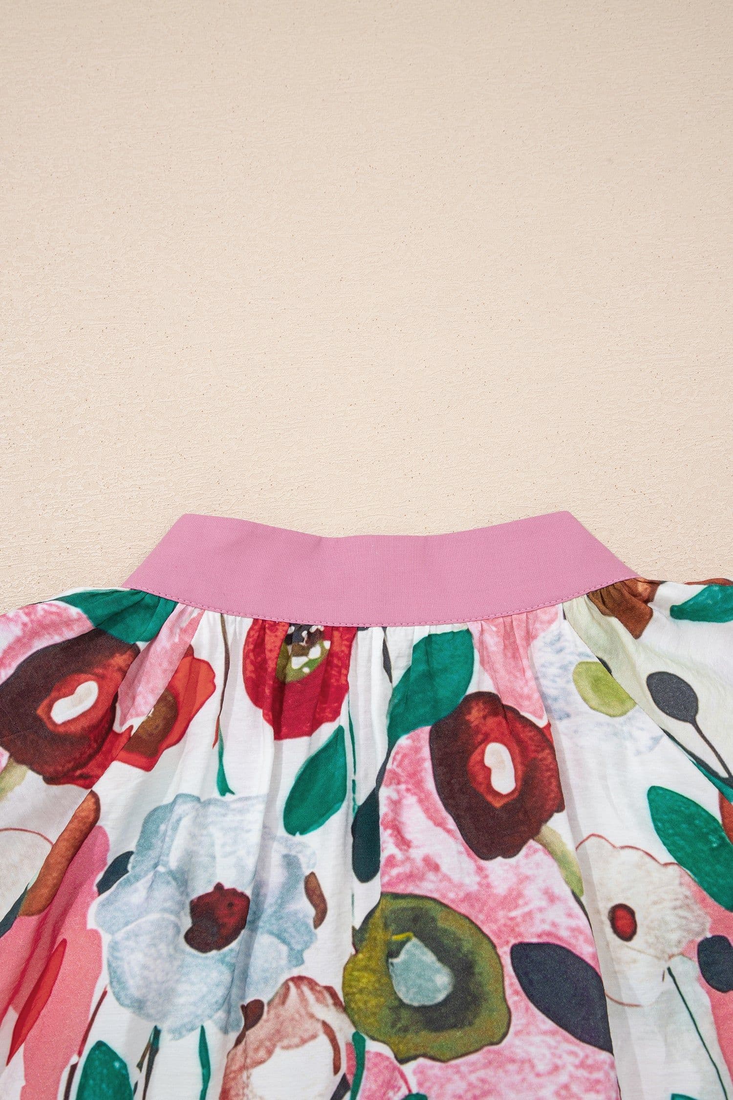 image-Pink V Neck Puff Sleeve Plus Size Floral Blouse