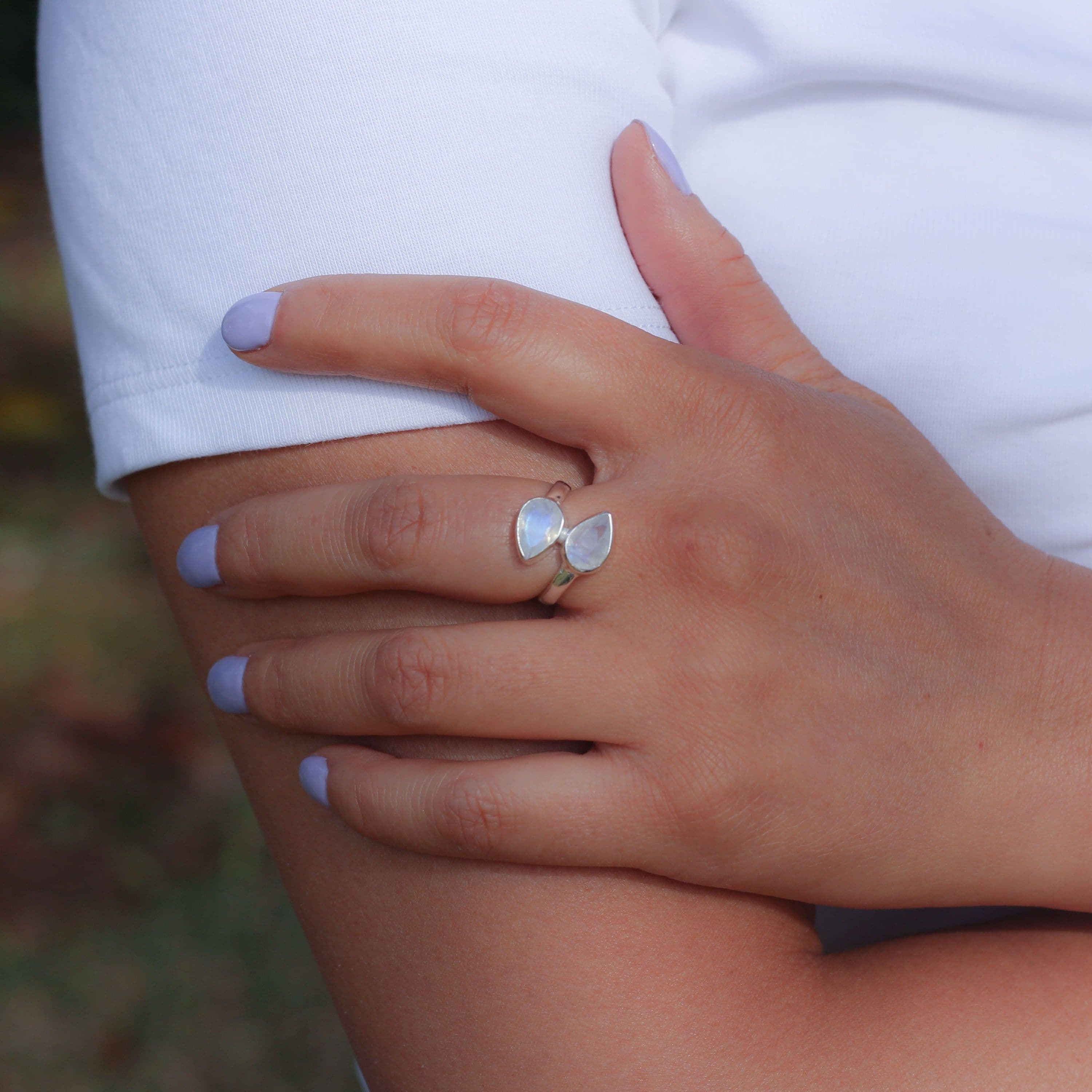 image-Bague "Pouvoirs du Féminin" en Pierre de Lune et Argent 925