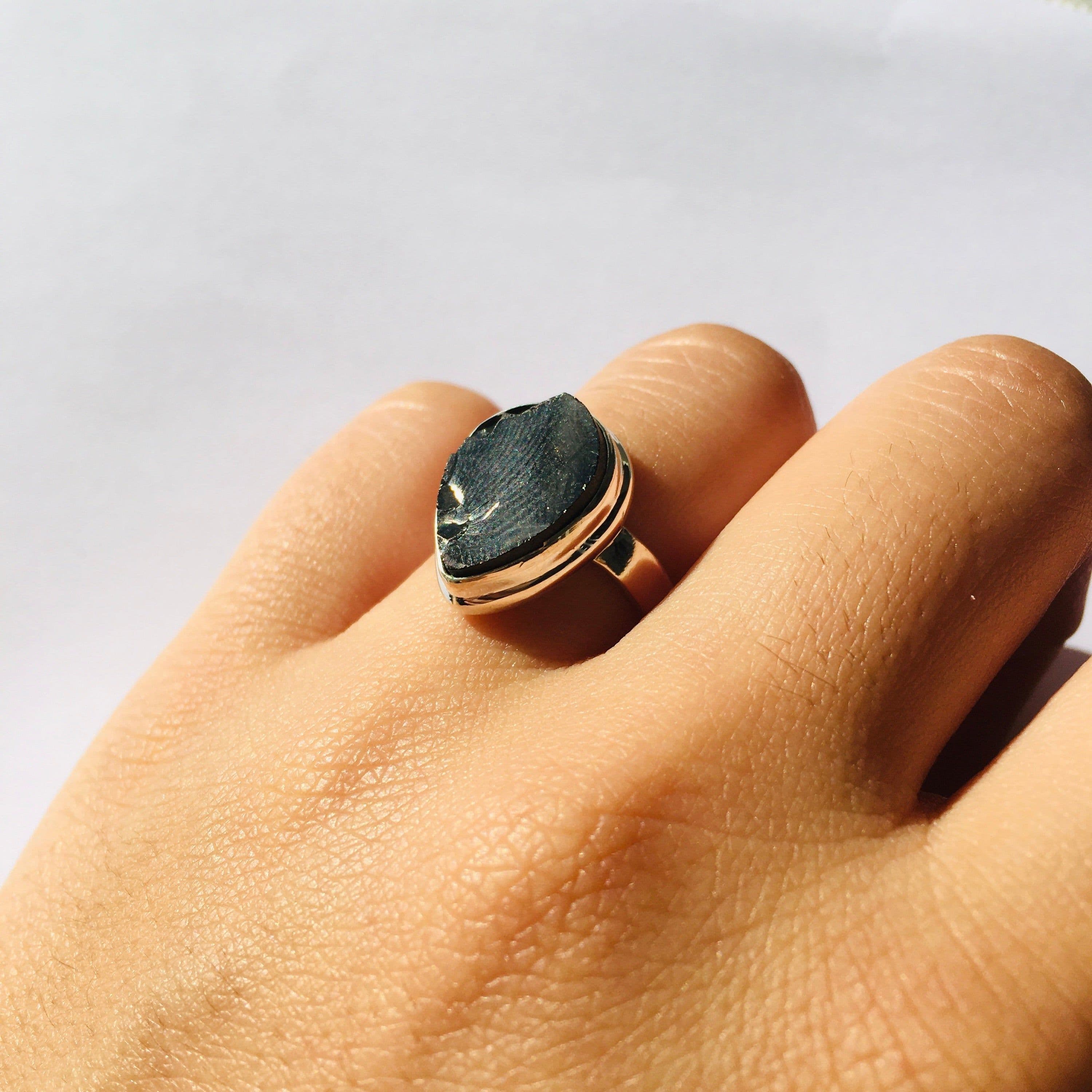 image-Bague "Champ d'énergie protectrice" en Shungite et Argent 925