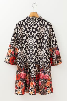image-Retro Floral Split Neck A-line Dress - Black (62 characters)