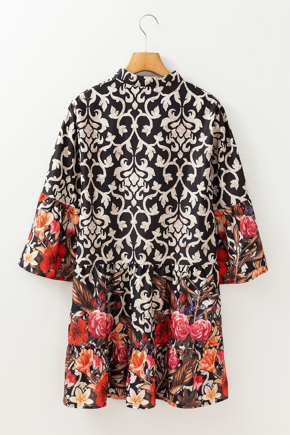 image-Retro Floral Split Neck A-line Dress - Black (62 characters)