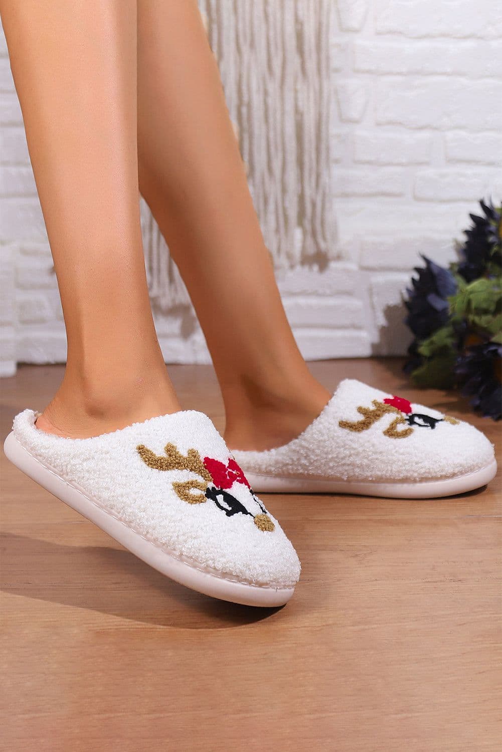 image-White Christmas Cartoon Pattern Plush Slippers