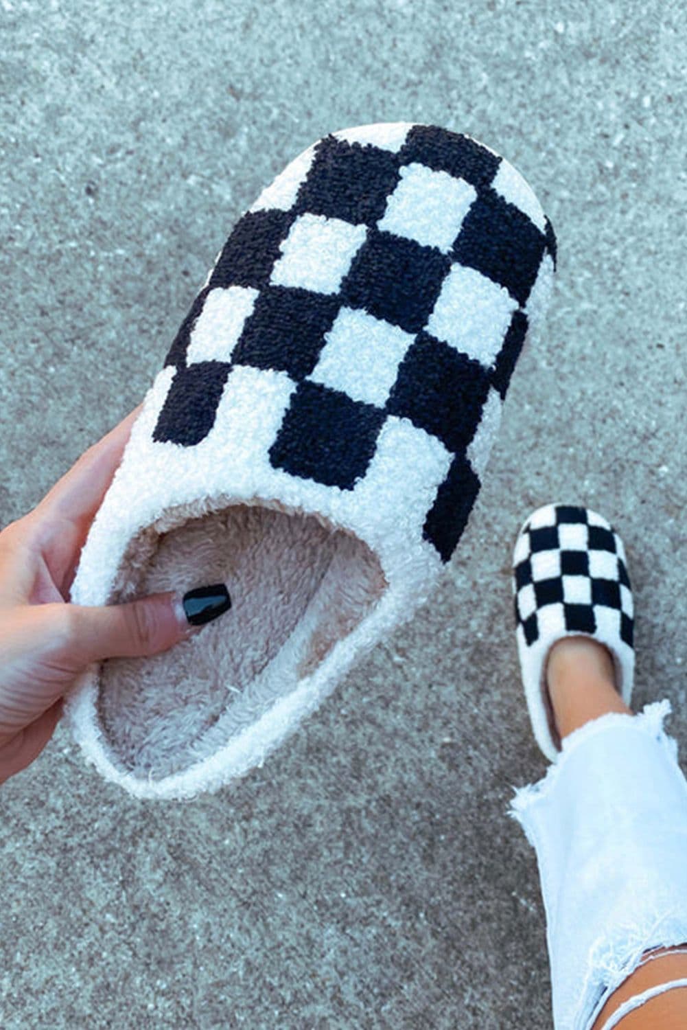 image-Black Checkered Print Fuzzy Slip On Winter Slippers