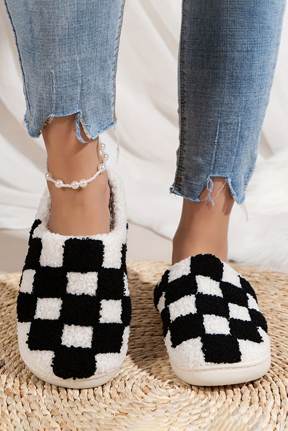 image-Black Checkered Print Fuzzy Slip On Winter Slippers