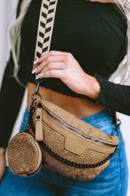 image-Camel Colorblock Strap Chain Shoulder Bag With Coin Purse