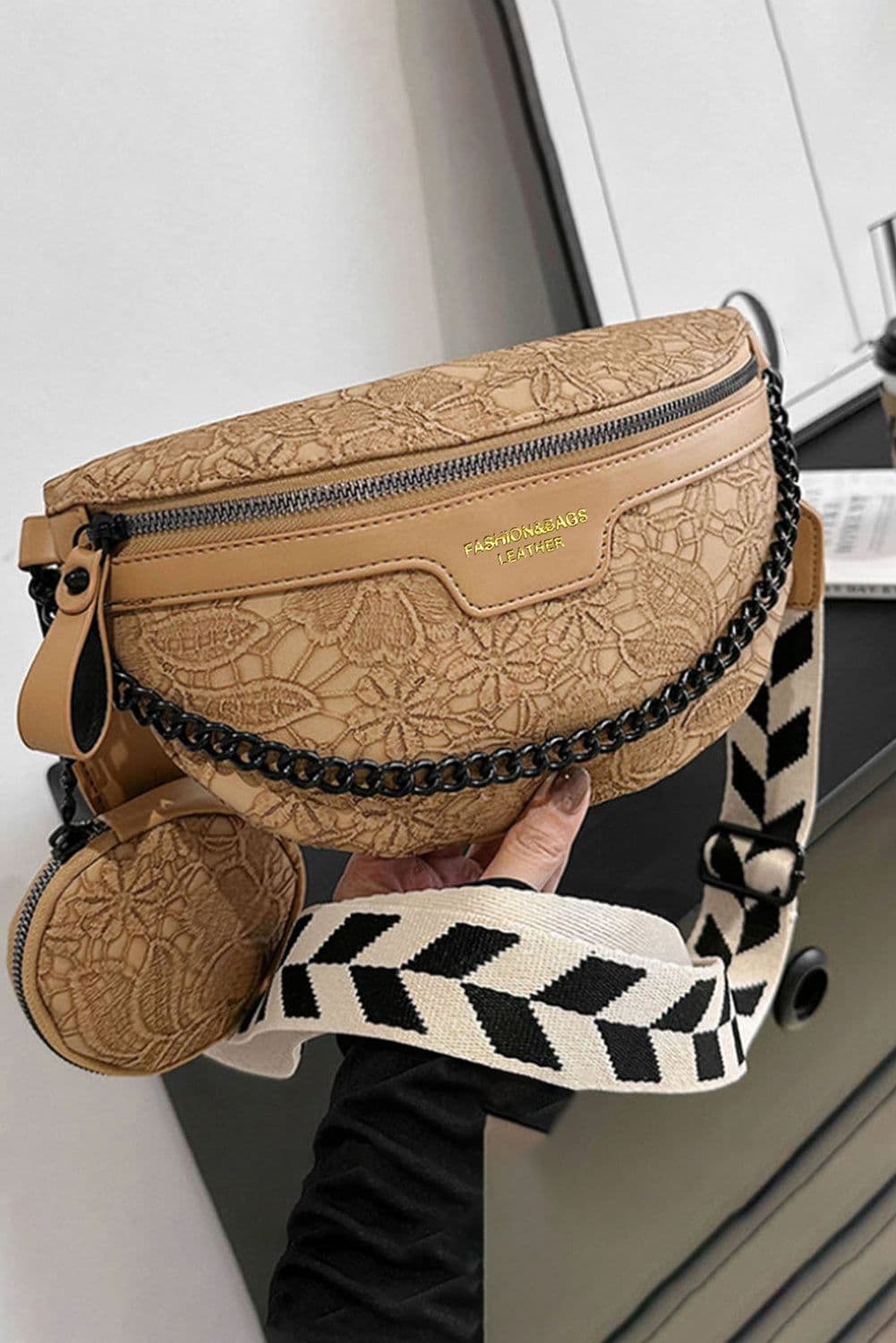 image-Camel Colorblock Strap Chain Shoulder Bag With Coin Purse
