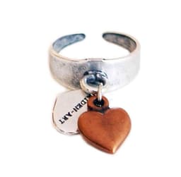 image-Statement ring in silver with copper heart charm