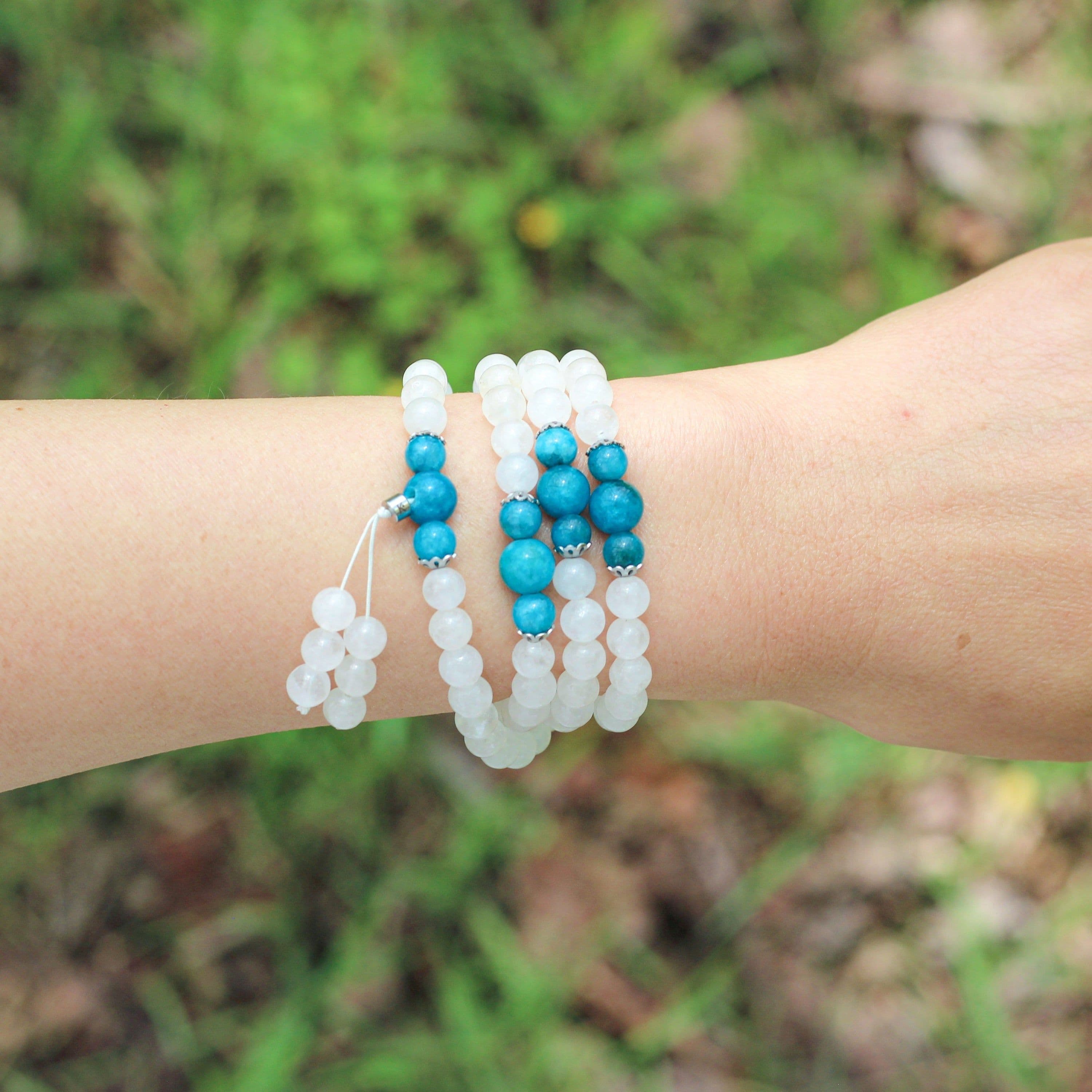 image-Bracelet Mala "Guan Yin" en Pierre de Lune et Apatite Bleue