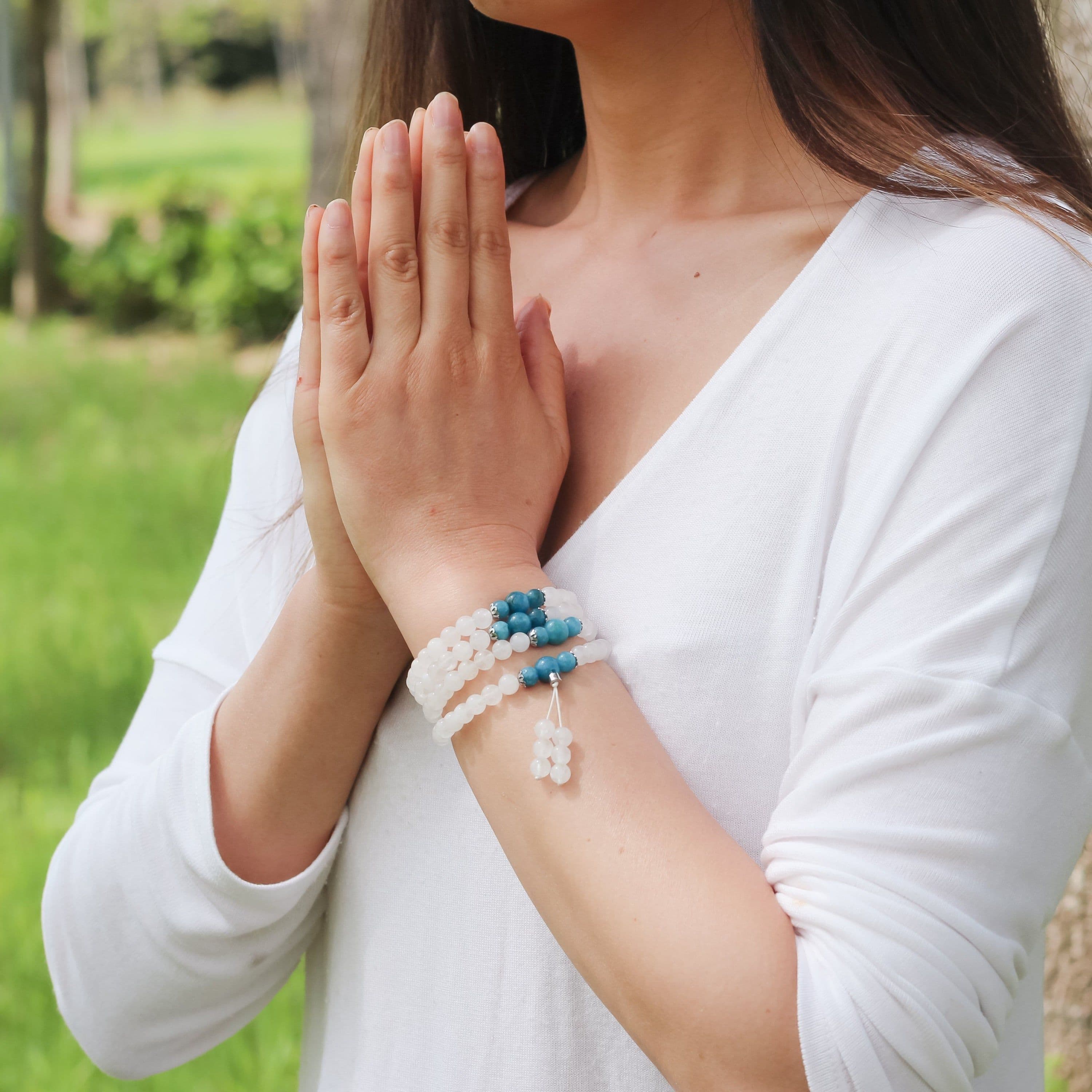 image-Bracelet Mala "Guan Yin" en Pierre de Lune et Apatite Bleue