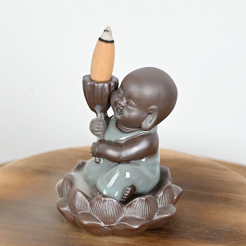 image-Brûleur d'encens en céramique "Petit Moine de l'Épanouissement"