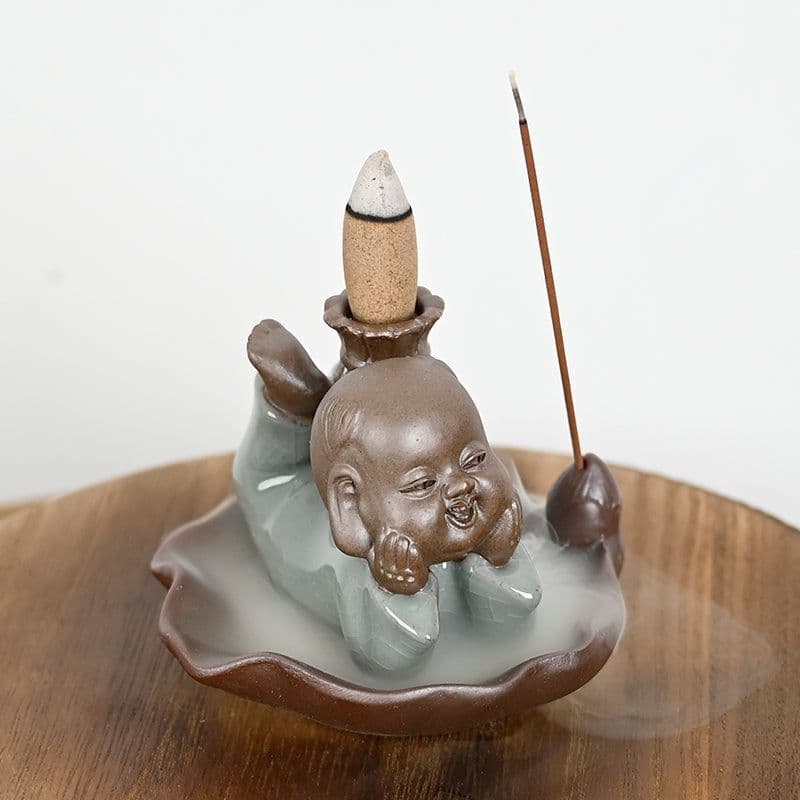 image-Brûleur d'encens en céramique "Petit Moine de la Relaxation"
