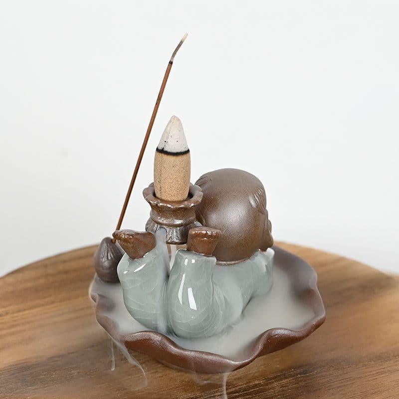image-Brûleur d'encens en céramique "Petit Moine de la Relaxation"
