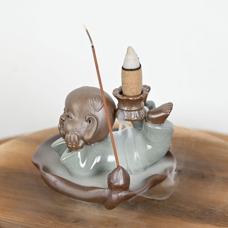 image-Brûleur d'encens en céramique "Petit Moine de la Relaxation"