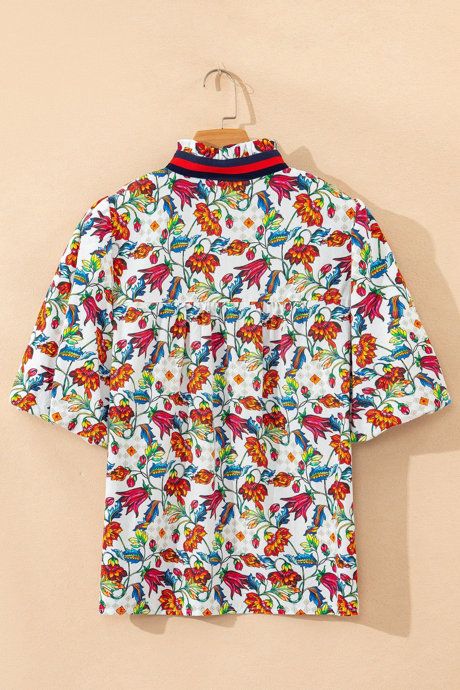 image-Multicolour Contrasted V Neckline Floral Puff Short Sleeve Blouse