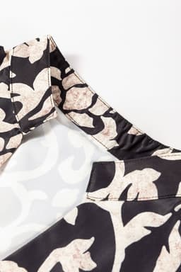image-Retro Floral Split Neck A-line Dress - Black (62 characters)