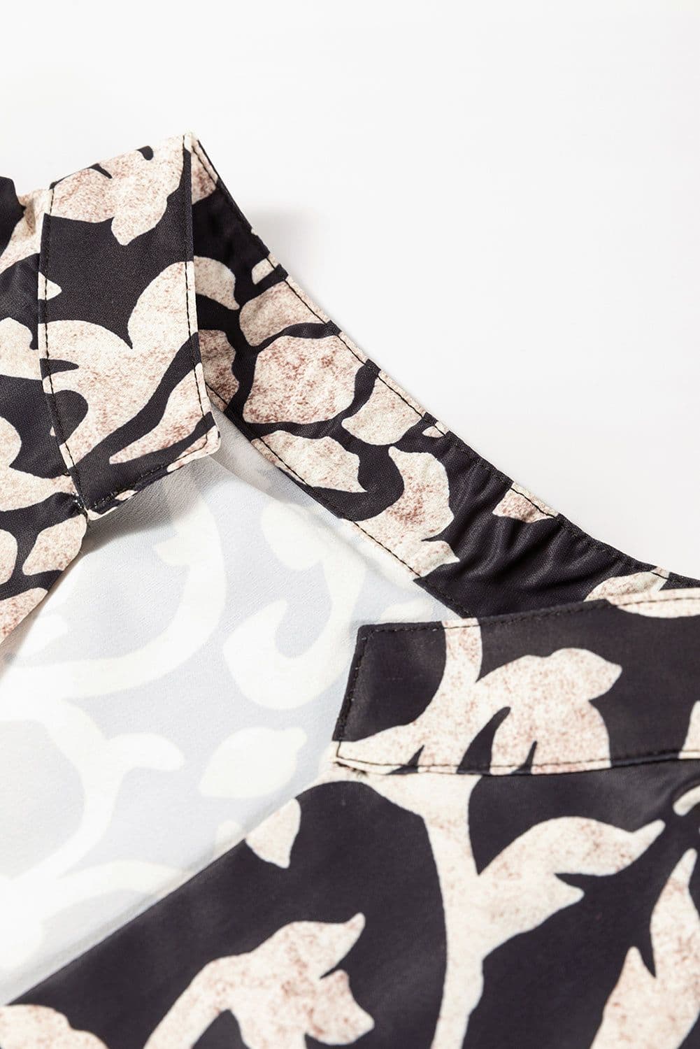 image-Retro Floral Split Neck A-line Dress - Black (62 characters)