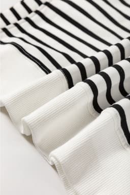 image-Black Stripe Raglan Sleeve Sweatshirt with Side Slits