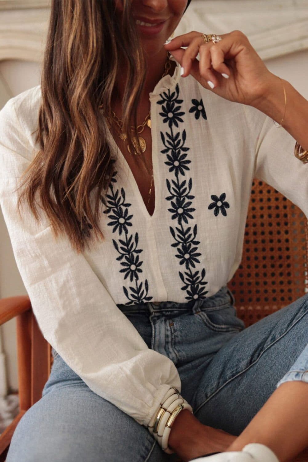 image-Floral Embroidered V Neck Puff Sleeve Blouse - White (50 characters)