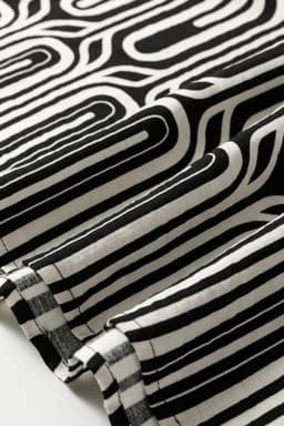 image-Black Geometric Print Contrast Scallop Color Block Patchwork Short Sleeve Blouse