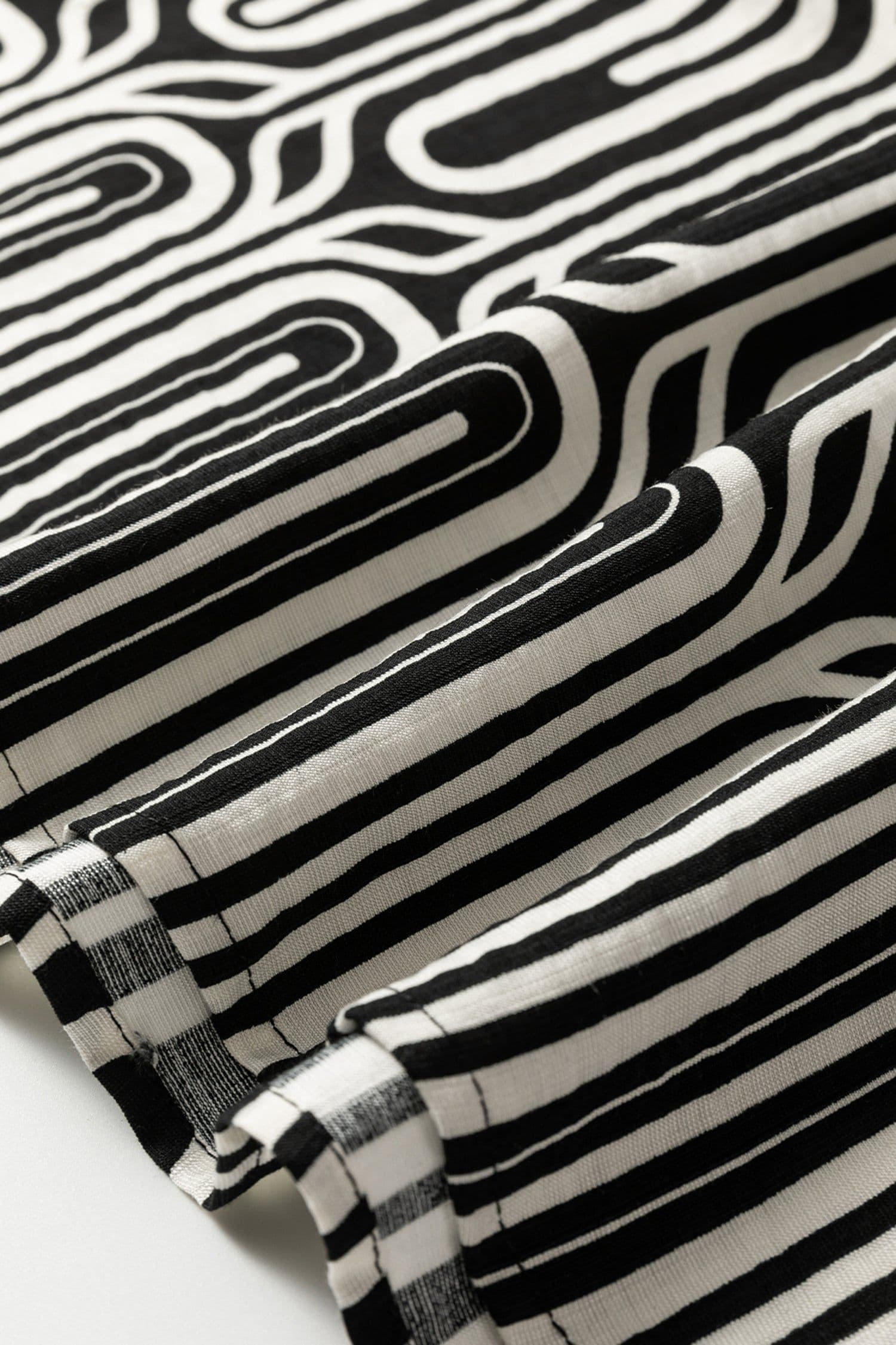 image-Black Geometric Print Contrast Scallop Color Block Patchwork Short Sleeve Blouse