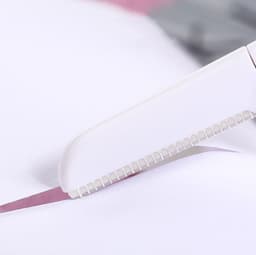 image-Portable foldable eyebrow trimmer