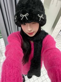 image-Autumn And Winter Thick Warm Soft Glutinous Knitted Bow Plush Bonnet For Women