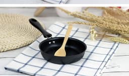 image-Amazon 12CM Mini Frying Pan Hot-selling Pure Lron Coated Non-Stick Frying Pan Frying Egg Artifact Pan