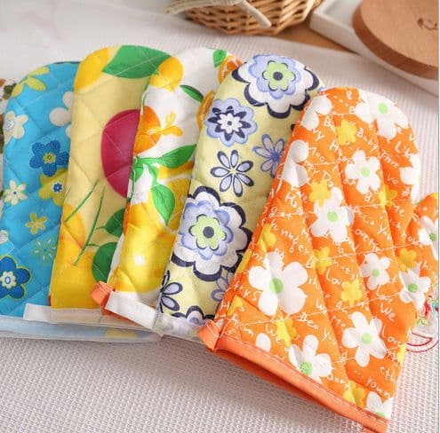 image-Two-Piece Cotton Heat Insulation Gloves Thickened Microwave Oven Heat Insulation Pad, Anti-Scald Gloves Are Not Hot
