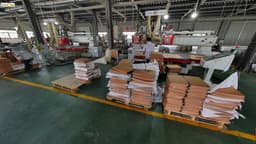 image-Anti Mildew And Anti Bacteria Solid Wood Cutting Board Of Pine Fiber Cutting Board