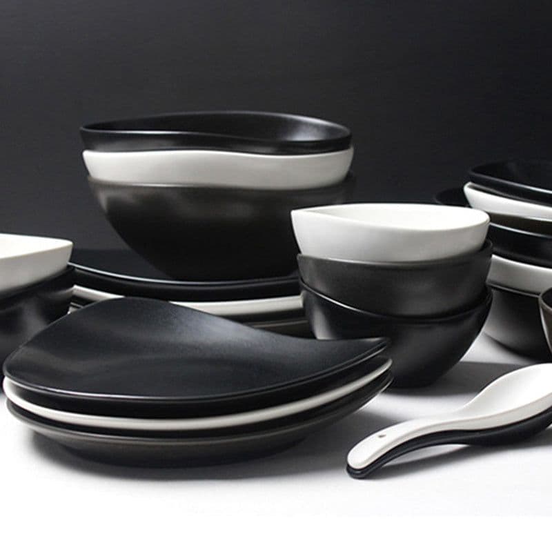 image-Ceramic Japanese Bowls Are Beautiful And Cute. Irregular Household 5-inch Bowls And Plates Single