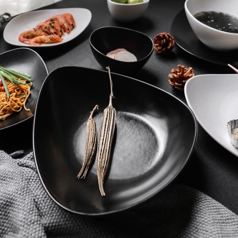 image-Ceramic Japanese Bowls Are Beautiful And Cute. Irregular Household 5-inch Bowls And Plates Single