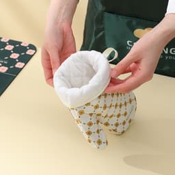 image-Anti-Scalding Microwave Cotton Non-Slip Insulation Gloves Oven Mitts Kitchen Heat Resistant Thickened Cotton Heat Insulation Microwave Oven Oven Anti Scalding Household Gloves Baking Tools