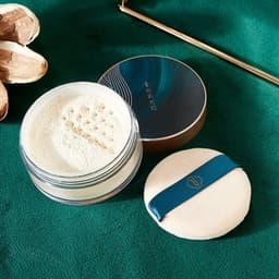 image-A Box Of Eight-Piece Floral Jade Jade Makeup Set