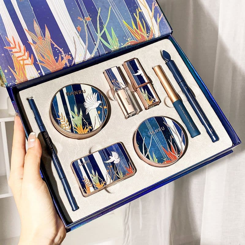 image-Oriental Beauty Lotus Pond Moonlight Velvet Lipstick Makeup Set Gift Box
