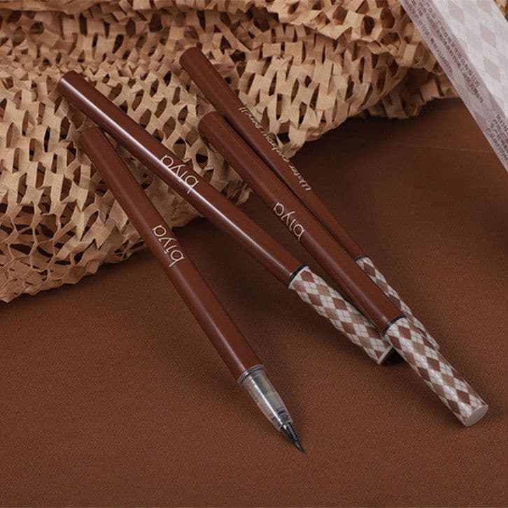 image-Waterproof And Colorfast Eyeliner Pen