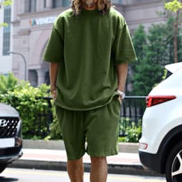 image-2pcs Loose Sports Suits Summer Round Neck Short-sleeved T-shirt And Drawstring Pockets Shorts Casual Solid Color Set Mens Clothing