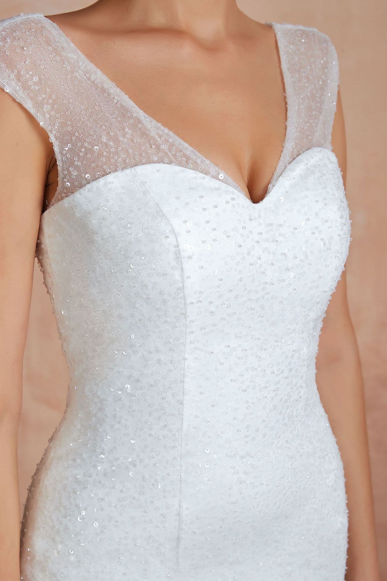 image-New Fishtail Skirt Wedding Dress Big Tail Bride Female Lead Yarn Mermaid Waist Backless V-Neck Customization