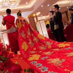 image-Ancient Xiuhe Dress Tailing Big Cloak Wind Chinese Wedding Dress Women