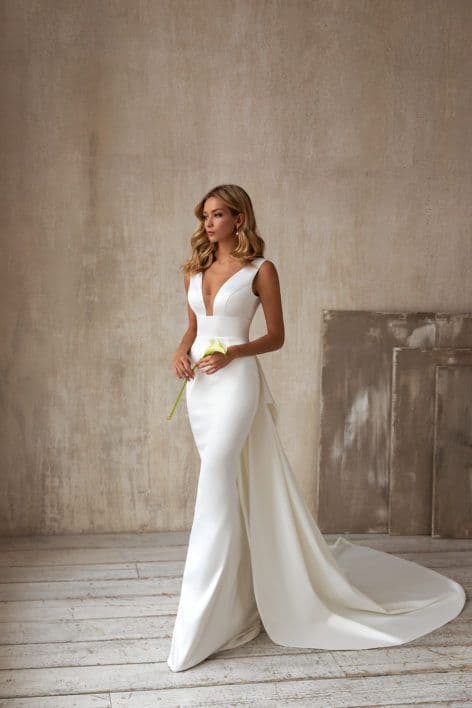 image-Sexy V-Neck Sleeveless Tail Wedding Dress Long Dress