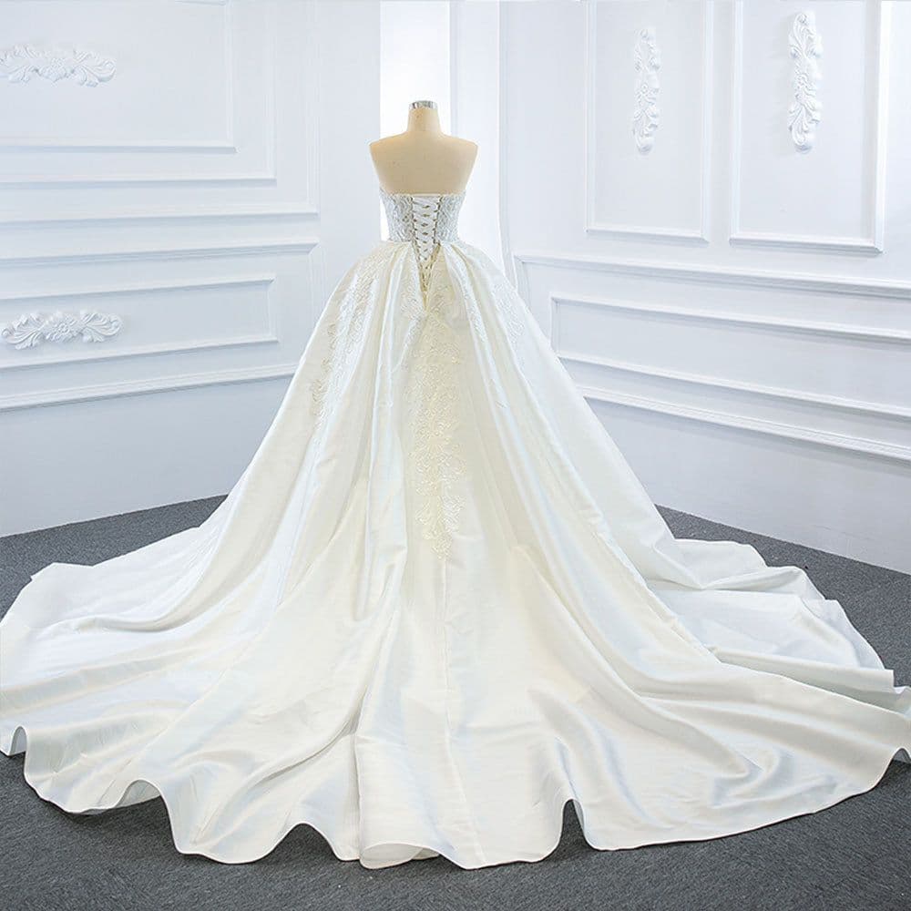 image-The Wedding Dress Wears Two Fishtail Tail Tube Tops, The Temperament Is Thin And Dreamy