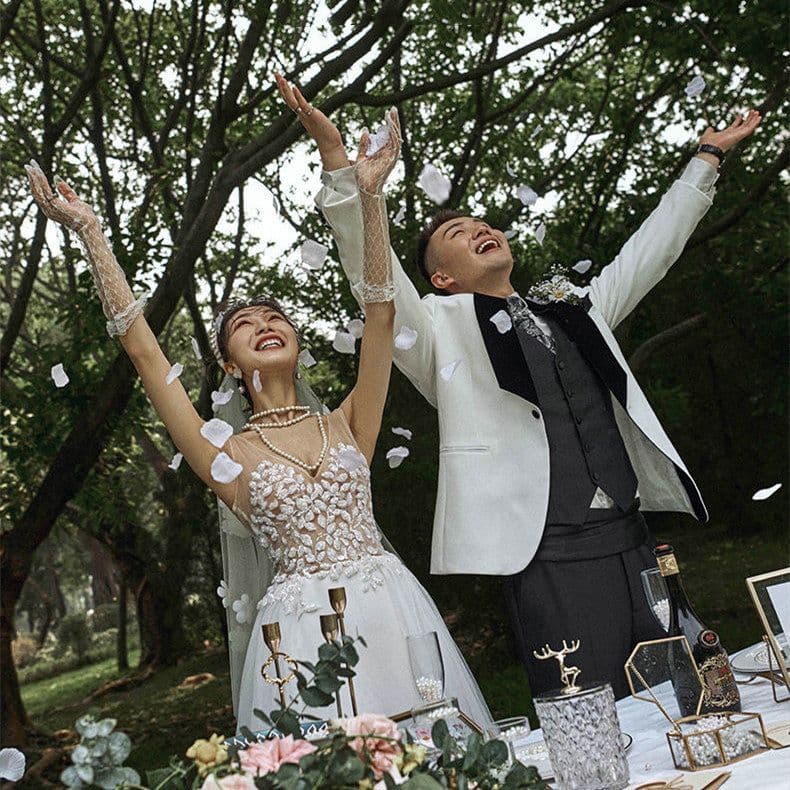 image-Lace V-neck Summer Couple Photo Shoot Travel Wedding Dress