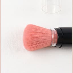 image-Powder Cosmetic Brush Beauty Tools Are Portable