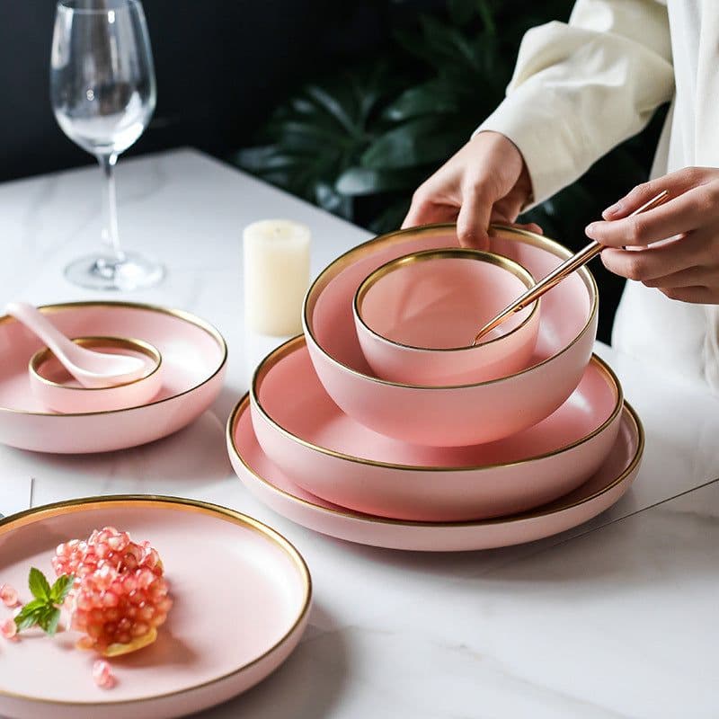 image-Dishes and utensils