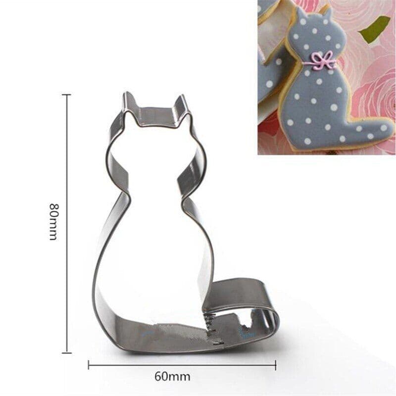 image-Baking Cookies And Icing Biscuits Cat Mold