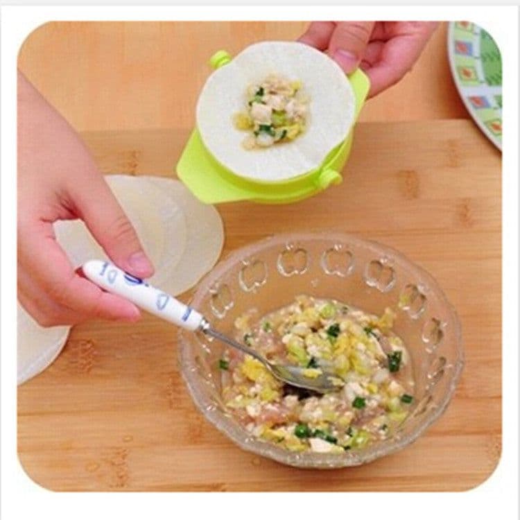 image-Plastic Dumpling Maker Device